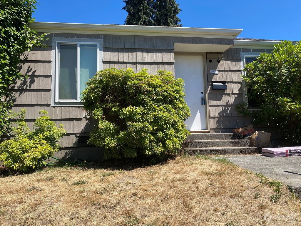 Photo of 6208 29th Avenue NE, Seattle, WA 98115 (MLS # 2136463)