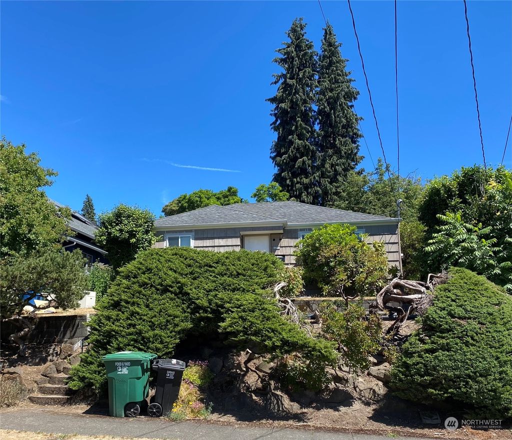 Photo of 6208 29th Avenue NE, Seattle, WA 98115 (MLS # 2136463)