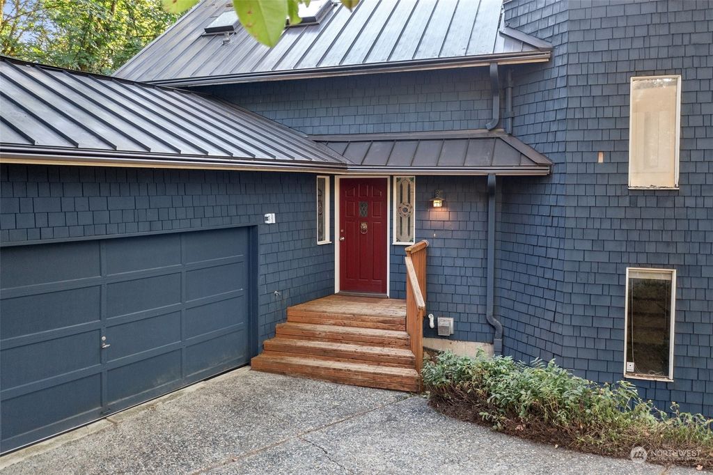 Photo of 31 Mt Pilchuck Avenue NW, Issaquah, WA 98027 (MLS # 2151772)