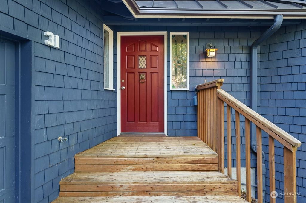 Photo of 31 Mt Pilchuck Avenue NW, Issaquah, WA 98027 (MLS # 2151772)