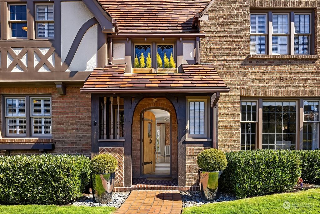 Photo of 1518 Parkside Drive E, Seattle, WA 98112 (MLS # 2048798)