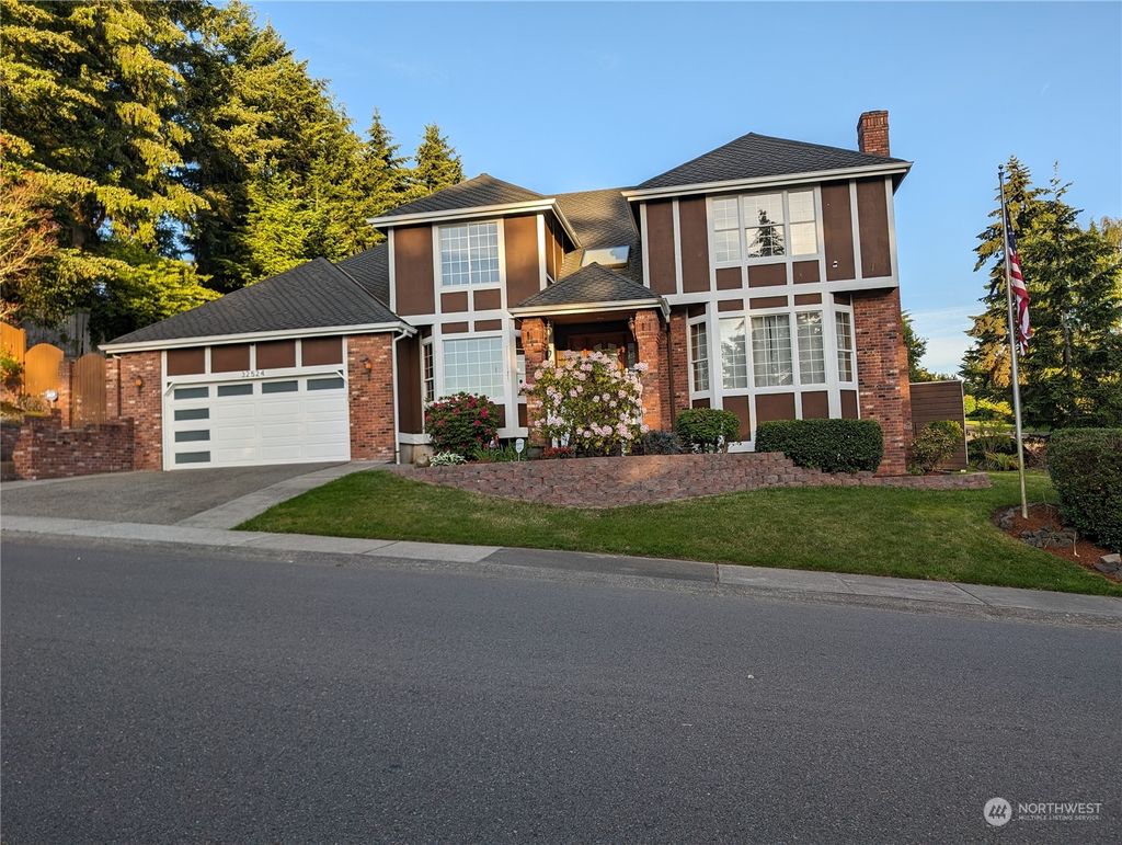 Photo of 32524 11th Ave SW Ave, Federal Way, WA 98023 (MLS # 2246209)