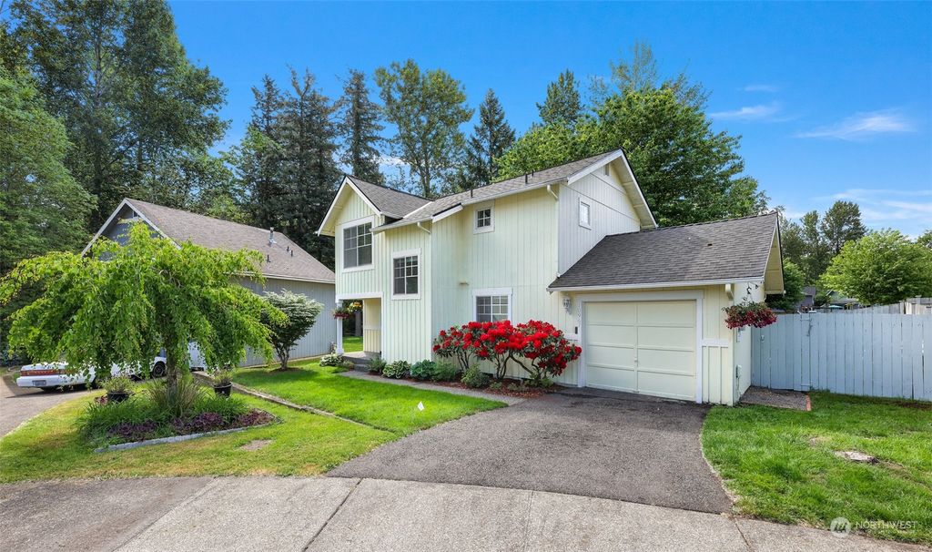 Photo of 10967 SE 169th Place, Renton, WA 98055 (MLS # 2072925)