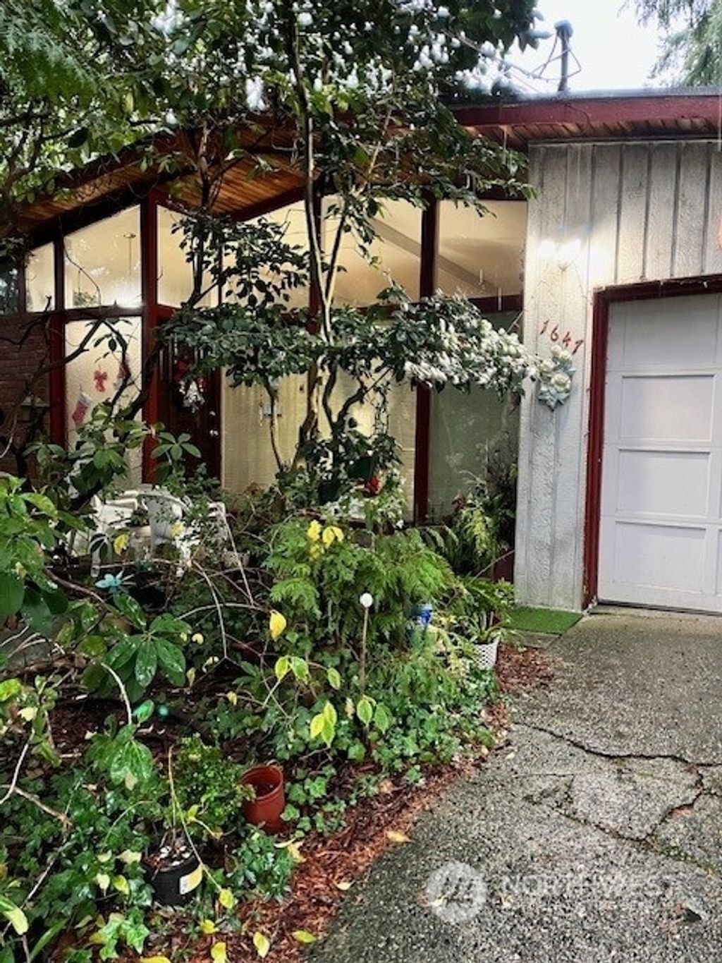 Photo of 1647 NE 186th Street, Shoreline, WA 98155 (MLS # 2204983)