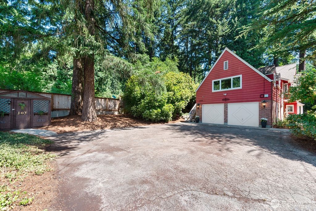 Photo of 3752 NE 188th St St, Lake Forest Park, WA 98155 (MLS # 2407492)