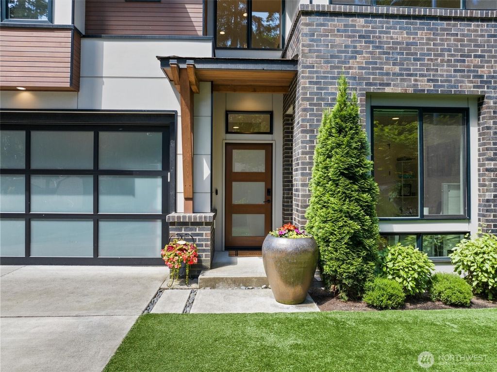 Photo of 11427 115th Avenue NE, Kirkland, WA 98033 (MLS # 2531327)