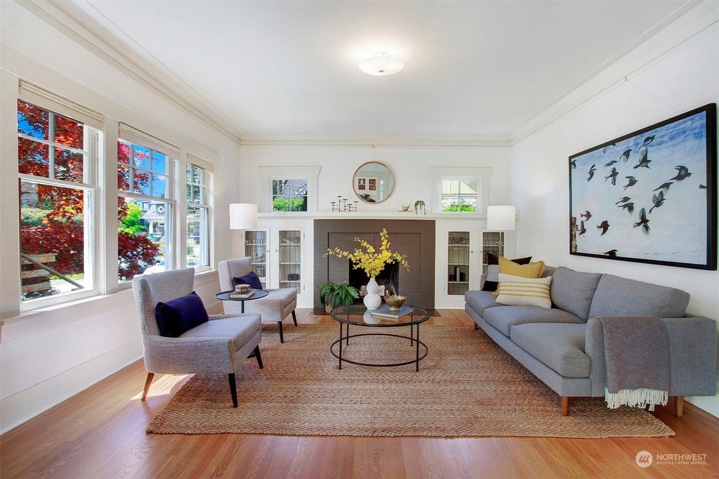Photo of 360 Howe Street, Seattle, WA 98109 (MLS # 2236238)