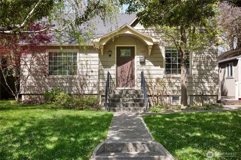 Photo of 123 E Maple Street, Walla Walla, WA 99362 (MLS # 2471783)