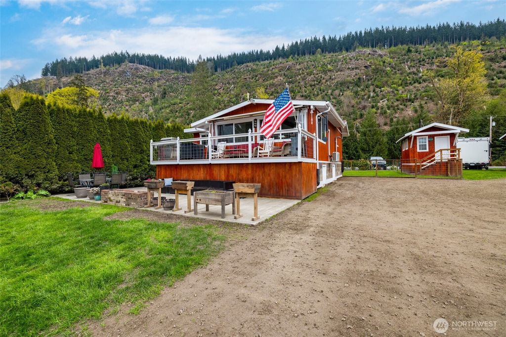 Photo of 24401 S Skagit Hwy Hwy, Sedro Woolley, WA 98284 (MLS # 2506258)