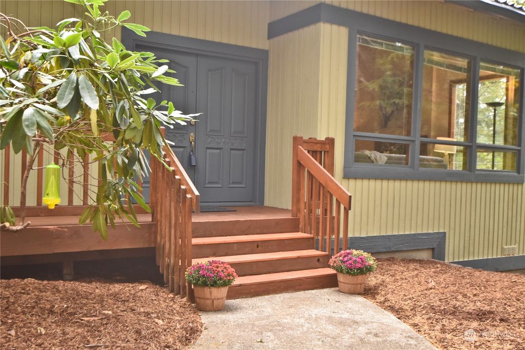 Photo of 4512 145th Place SE, Bellevue, WA 98006 (MLS # 2036991)