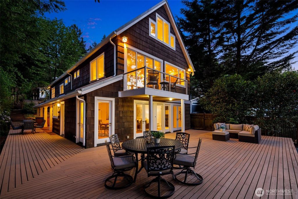 Photo of 2057 E Beaver Lake Drive SE, Sammamish, WA 98075 (MLS # 2531836)