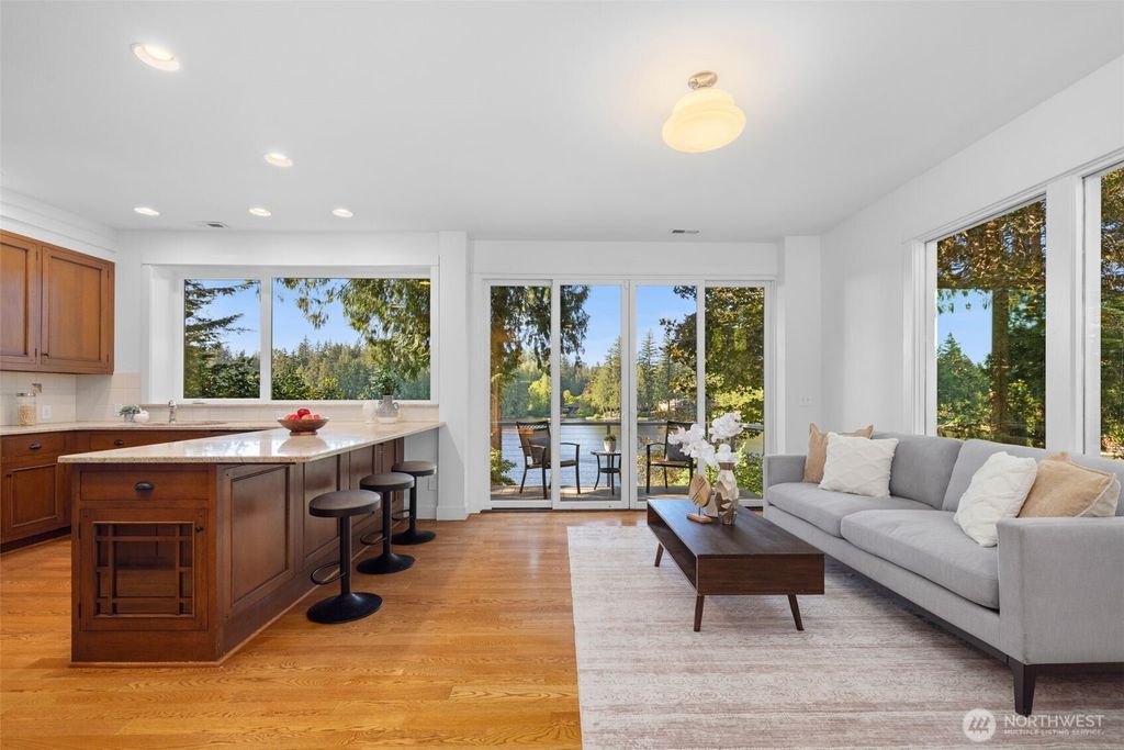 Photo of 2057 E Beaver Lake Drive SE, Sammamish, WA 98075 (MLS # 2531836)