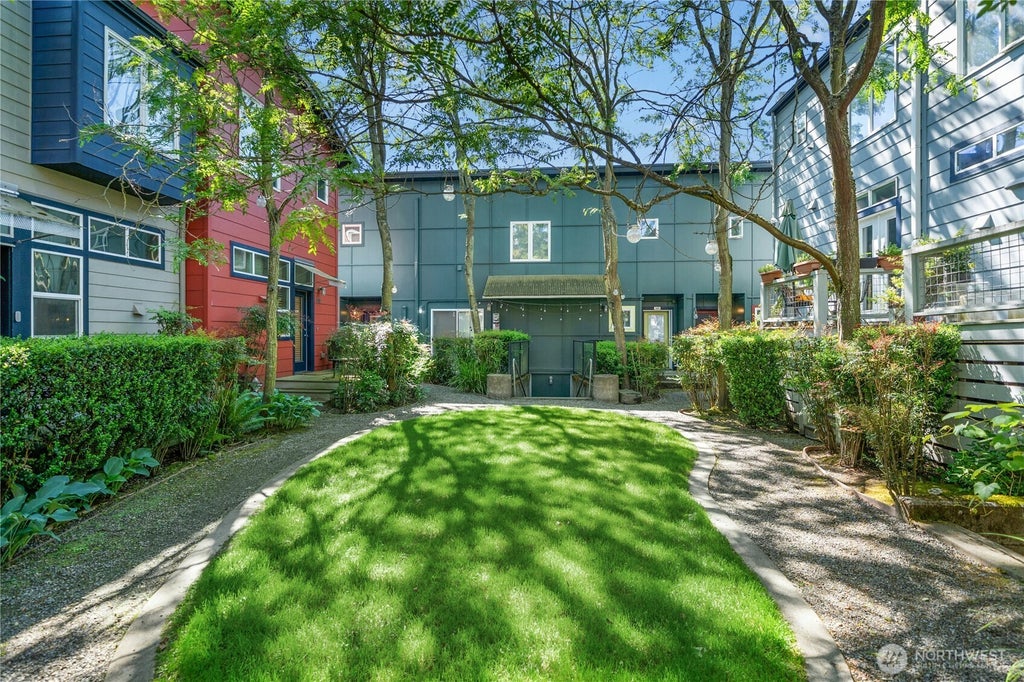 Photo of 241 11th Avenue E, Seattle, WA 98102 (MLS # 2528377)