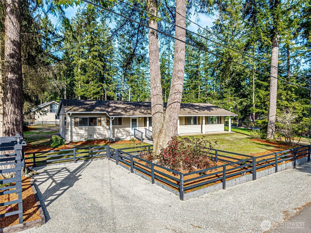 Photo of 18056 SE 317th Street, Auburn, WA 98092 (MLS # 2488231)