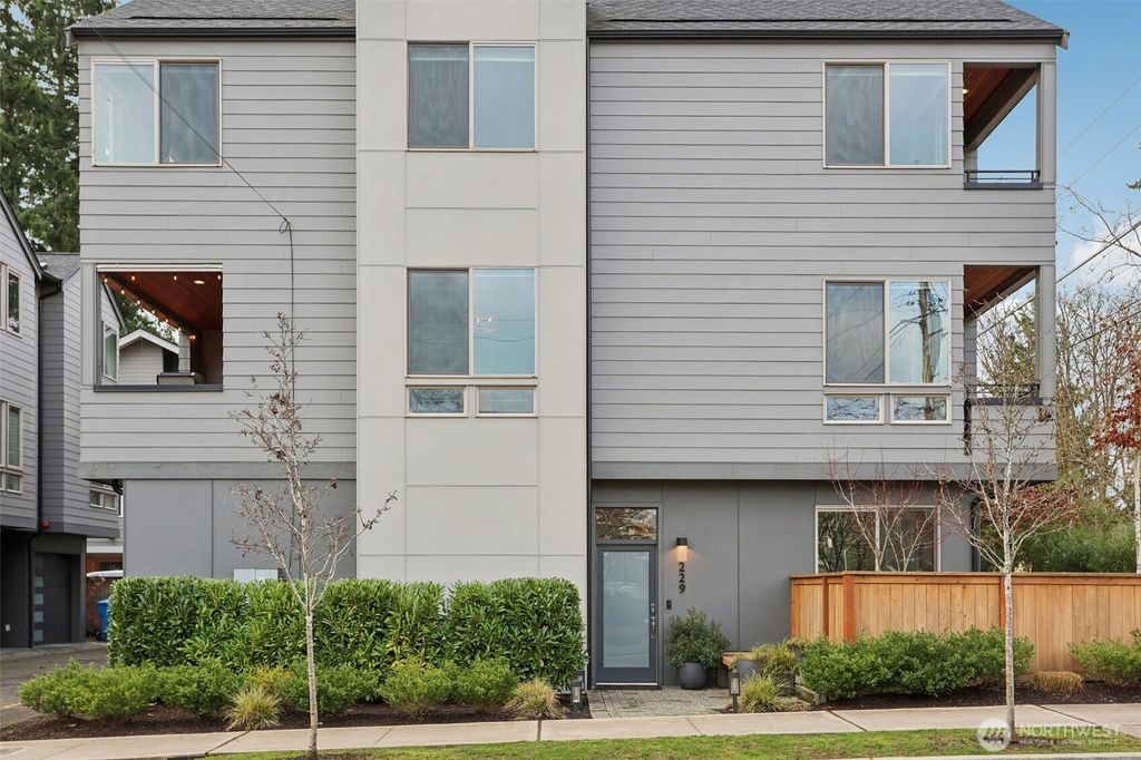 Photo of 229 NE 185th Street, Shoreline, WA 98155 (MLS # 2468667)