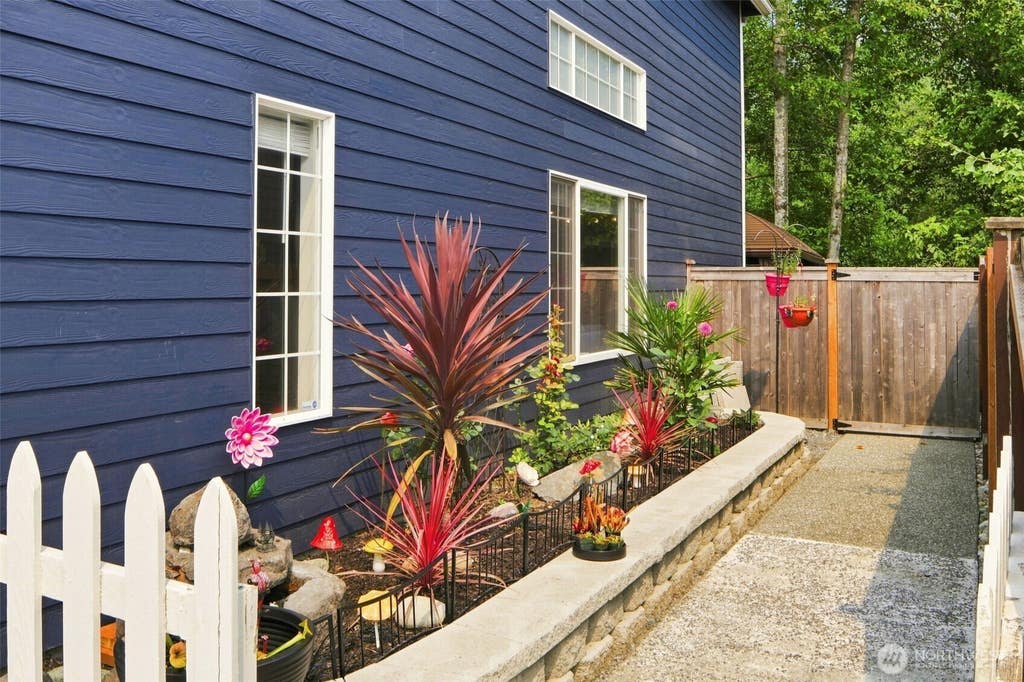 Photo of 2009 98th Street SE, Everett, WA 98208 (MLS # 2565380)