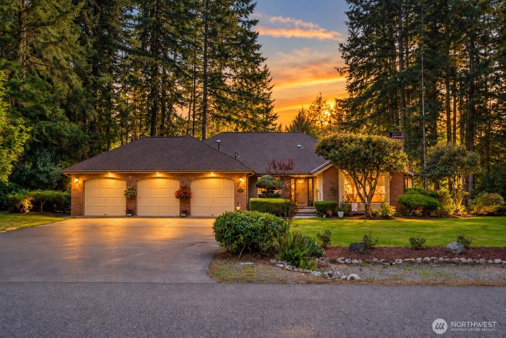 Photo of 17121 SE 331st Street, Auburn, WA 98092 (MLS # 2580412)