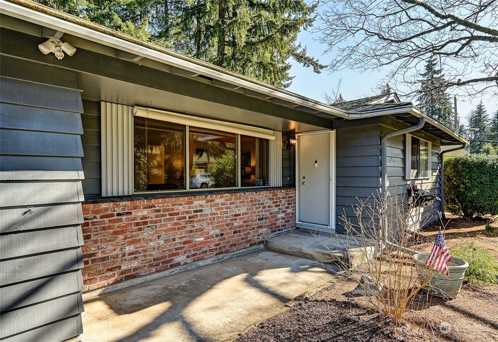 Photo of 7100 137th Avenue NE, Redmond, WA 98052 (MLS # 2041381)
