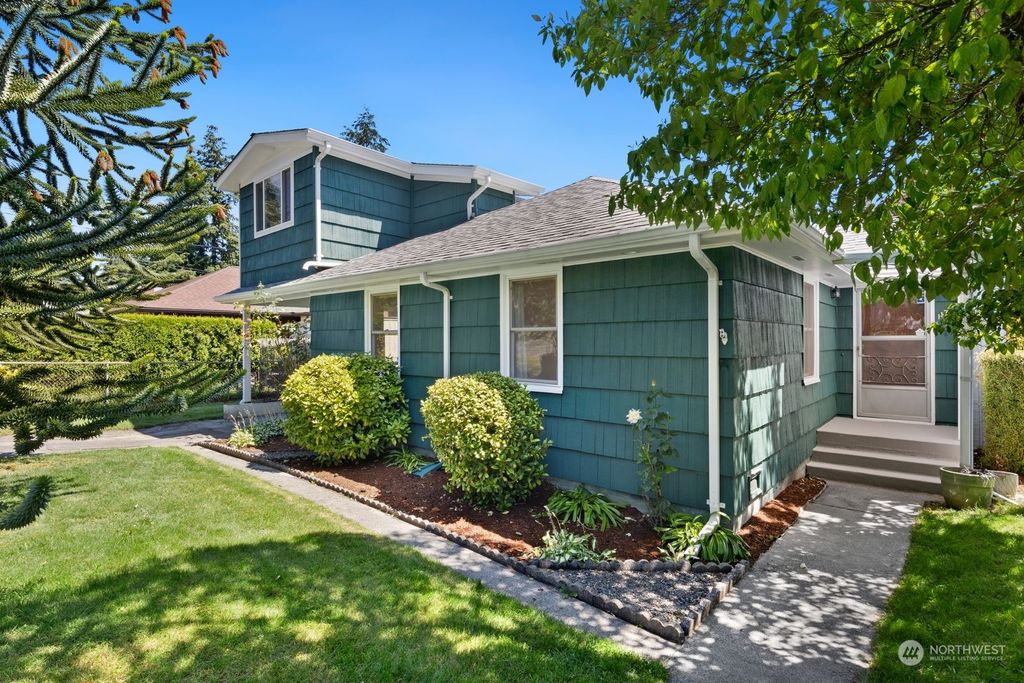 Photo of 11716 20th Avenue NE, Seattle, WA 98125 (MLS # 2254528)