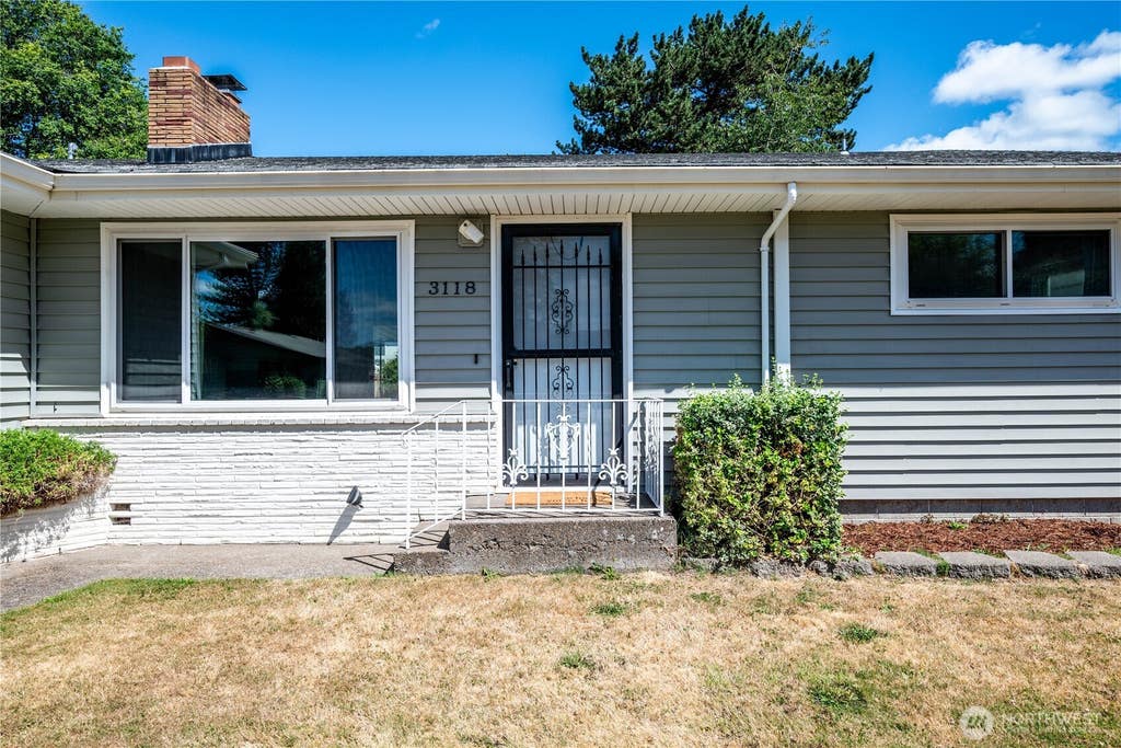 Photo of 3118 Maple Street, Longview, WA 98632 (MLS # 2562720)