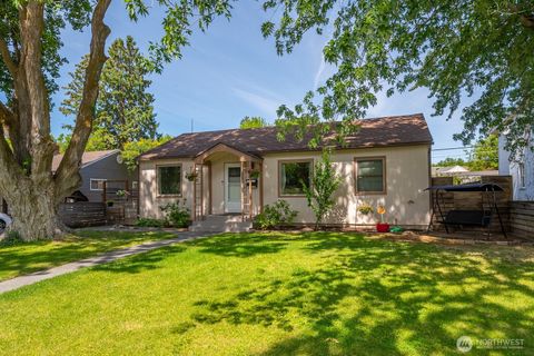 Photo of 119 SW F St St, Ephrata, WA 98823 (MLS # 2400988)