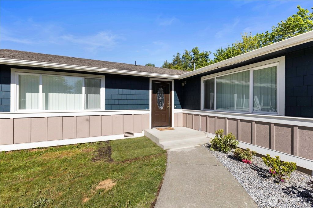 Photo of 11820 SE 227th Place, Kent, WA 98031 (MLS # 2371000)