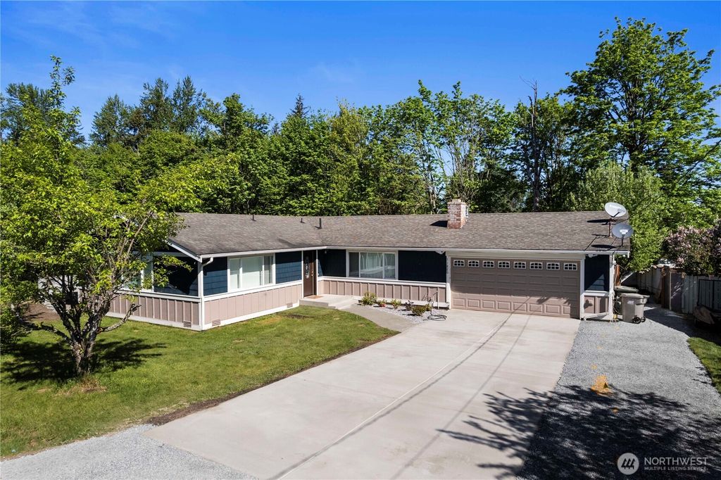 Photo of 11820 SE 227th Place, Kent, WA 98031 (MLS # 2371000)