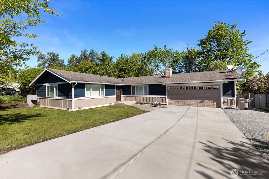 Photo of 11820 SE 227th Place, Kent, WA 98031 (MLS # 2371000)