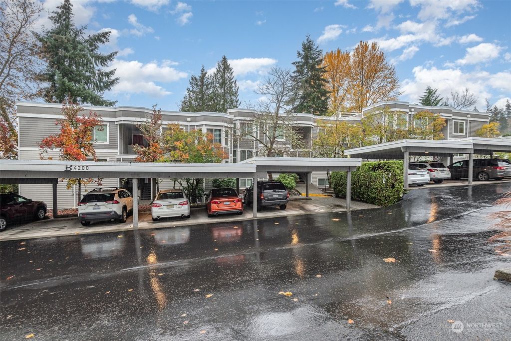 Photo of 4200 FACTORIA Boulevard SE #B4, Bellevue, WA 98006 (MLS # 2307859)