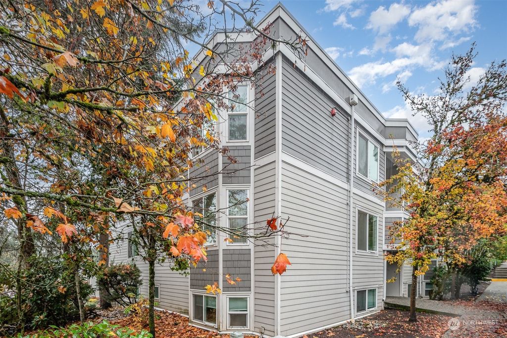 Photo of 4200 FACTORIA Boulevard SE #B4, Bellevue, WA 98006 (MLS # 2307859)