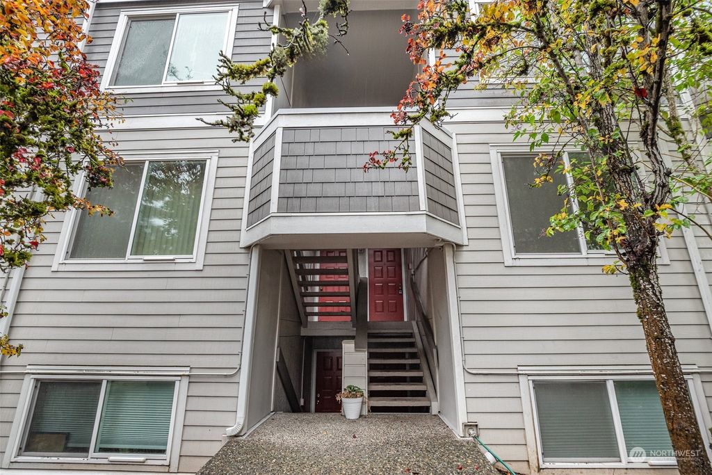 Photo of 4200 FACTORIA Boulevard SE #B4, Bellevue, WA 98006 (MLS # 2307859)