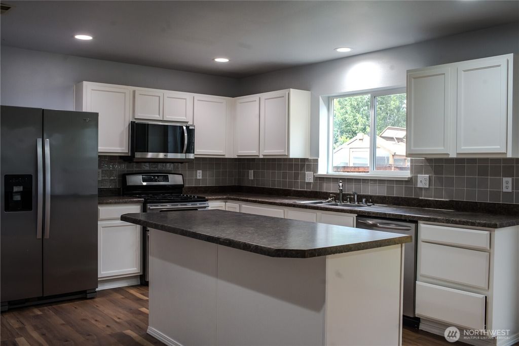 Photo of 2221 119th Drive SE, Lake Stevens, WA 98258 (MLS # 2428602)