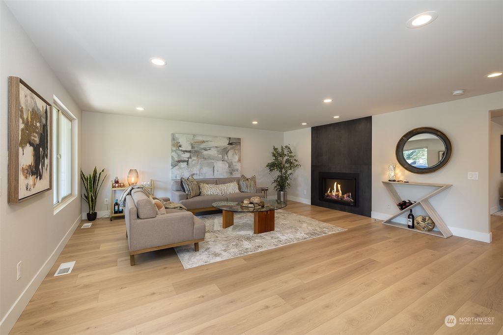 Photo of 14142 124th Place NE, Kirkland, WA 98034 (MLS # 2295395)