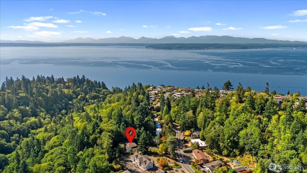 Photo of 1061 NW 167th St St, Shoreline, WA 98177 (MLS # 2448369)