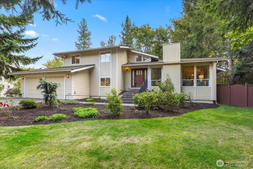 Photo of 1061 NW 167th St St, Shoreline, WA 98177 (MLS # 2448369)