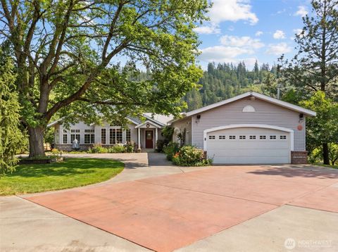 Photo of 1703 W 25th Avenue, Spokane, WA 99224 (MLS # 2470613)