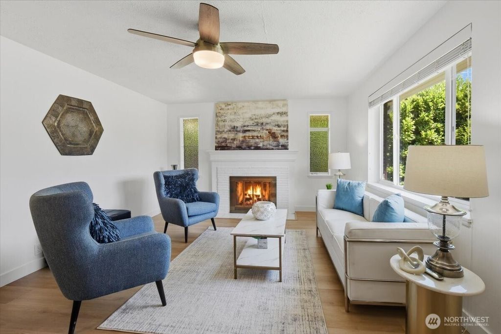 Photo of 11515 26th Avenue SW, Seattle, WA 98146 (MLS # 2546973)
