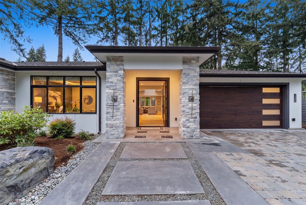 Photo of 12608 NE 30th Street, Bellevue, WA 98005 (MLS # 2598980)
