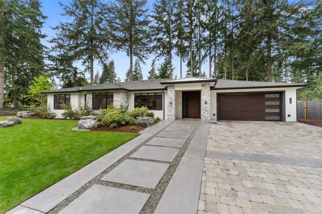 Photo of 12608 NE 30th Street, Bellevue, WA 98005 (MLS # 2598980)