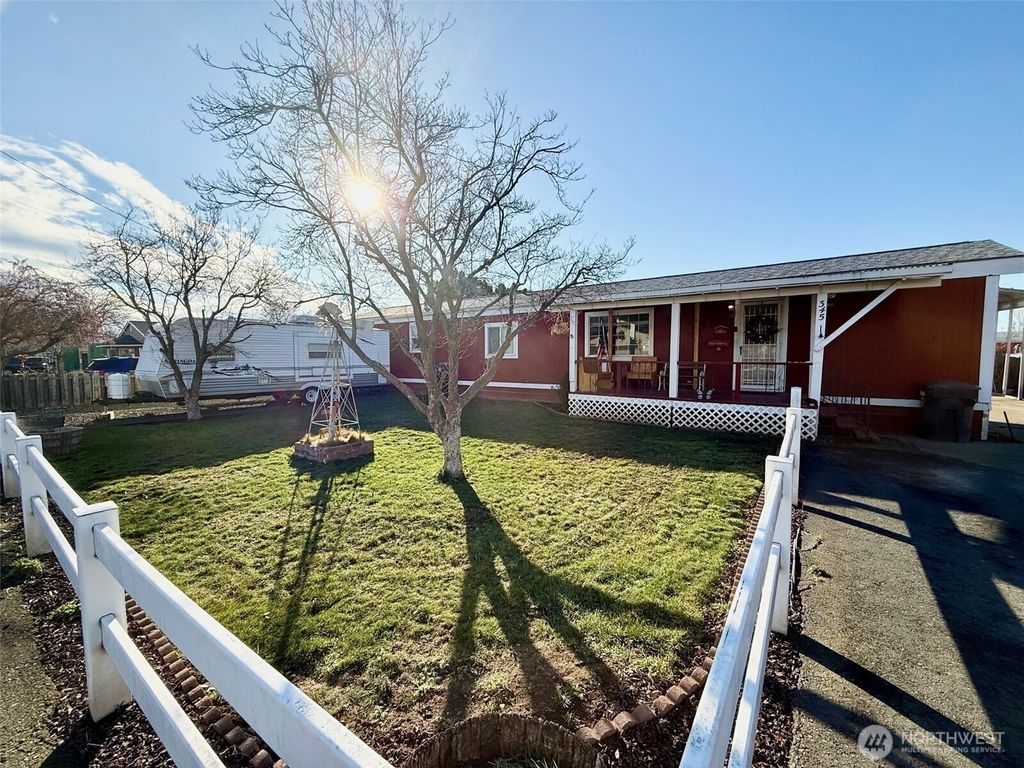 Photo of 345 NE Della Avenue, College Place, WA 99324 (MLS # 2475753)