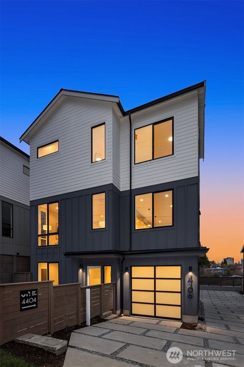 Photo of 4406 1st Avenue NE, Seattle, WA 98105 (MLS # 2480488)