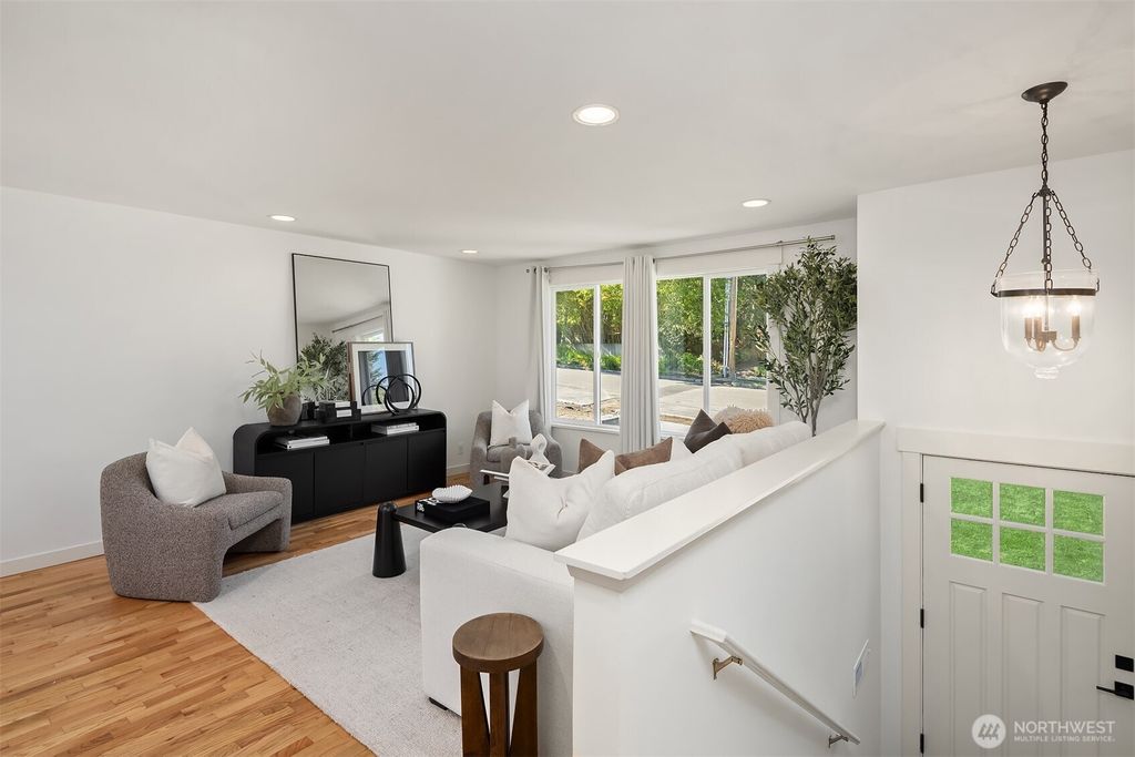 Photo of 413 9th Avenue, Kirkland, WA 98033 (MLS # 2530452)
