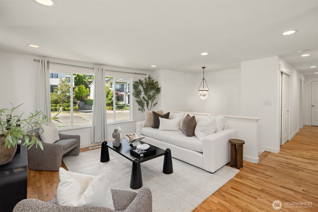 Photo of 413 9th Avenue, Kirkland, WA 98033 (MLS # 2530452)
