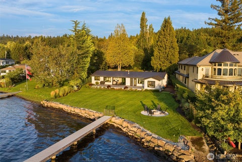 Photo of 247 E Lake Sammamish Parkway SE, Sammamish, WA 98074 (MLS # 2577101)