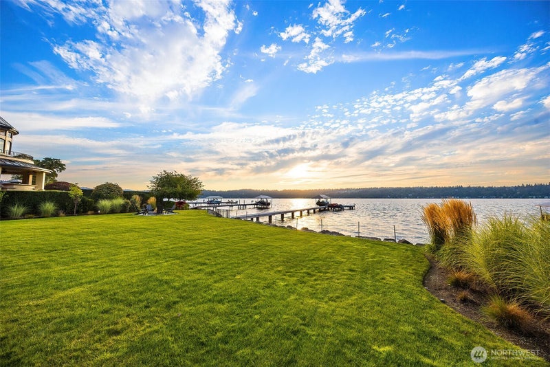 247 E Lake Sammamish Parkway SE