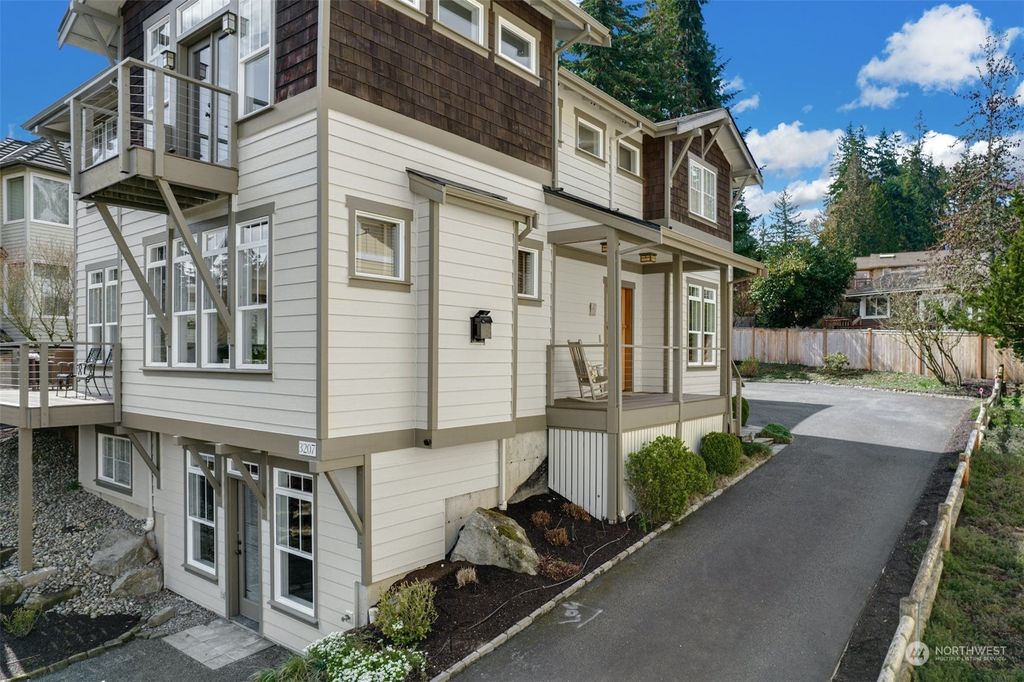 Photo of 3207 W Lake Sammamish Parkway NE, Redmond, WA 98052 (MLS # 2047762)