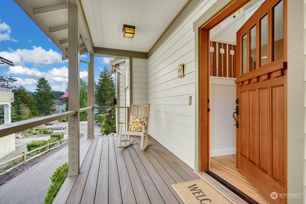 Photo of 3207 W Lake Sammamish Parkway NE, Redmond, WA 98052 (MLS # 2047762)