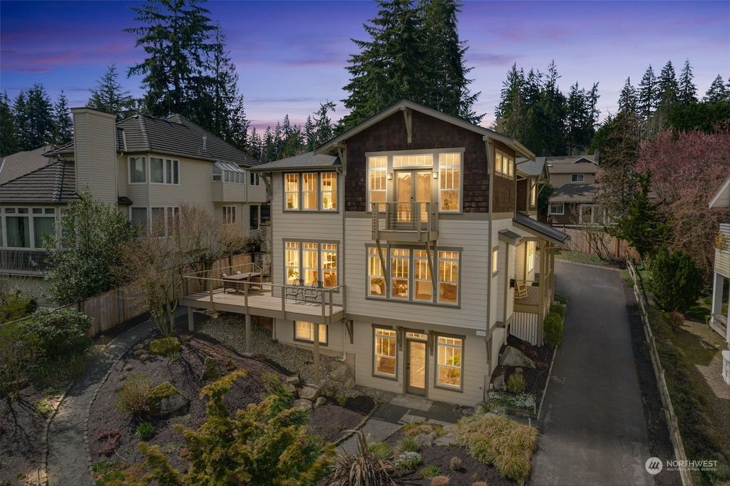 Photo of 3207 W Lake Sammamish Parkway NE, Redmond, WA 98052 (MLS # 2047762)