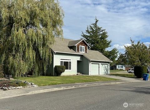 Photo of 942 Presidio Place, Sedro Woolley, WA 98284 (MLS # 2423951)
