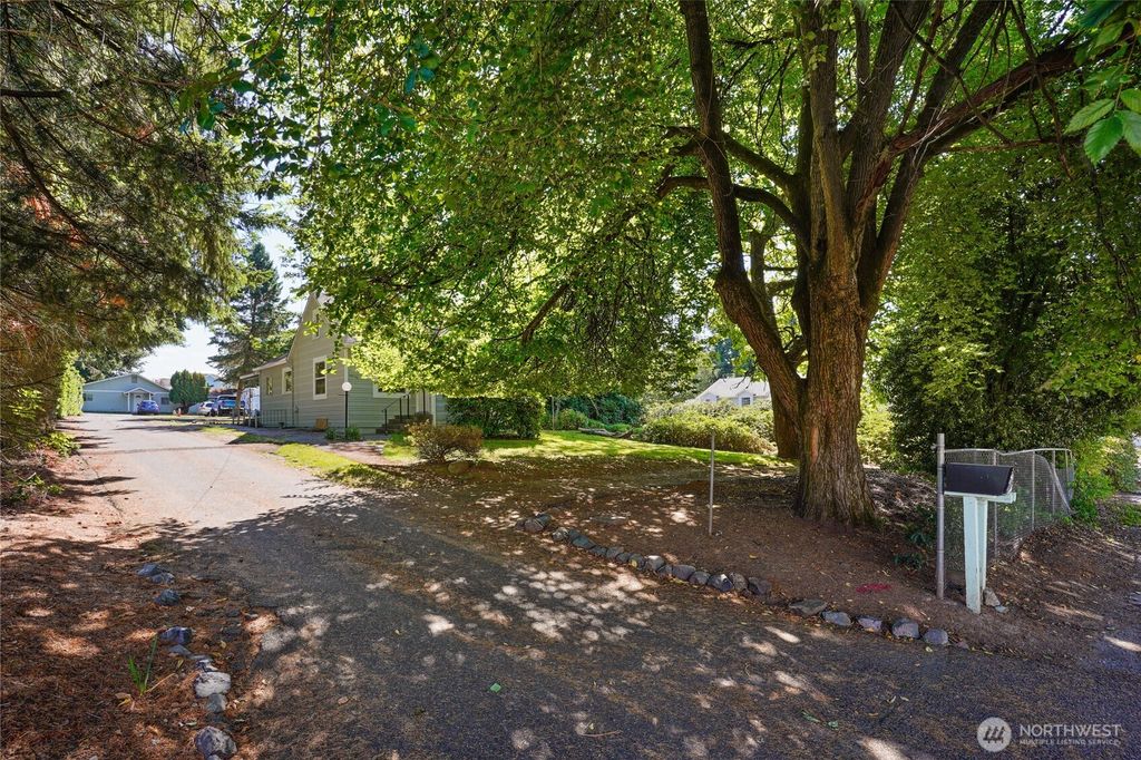 Photo of 23704 112th Avenue SE, Kent, WA 98031 (MLS # 2424785)
